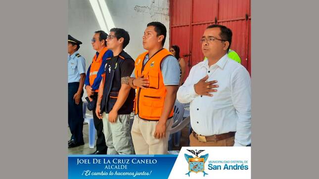 Alcalde Joel De La Cruz Canelo Participa En Importante Ceremónia De La Compañia Bomberos De Pisco