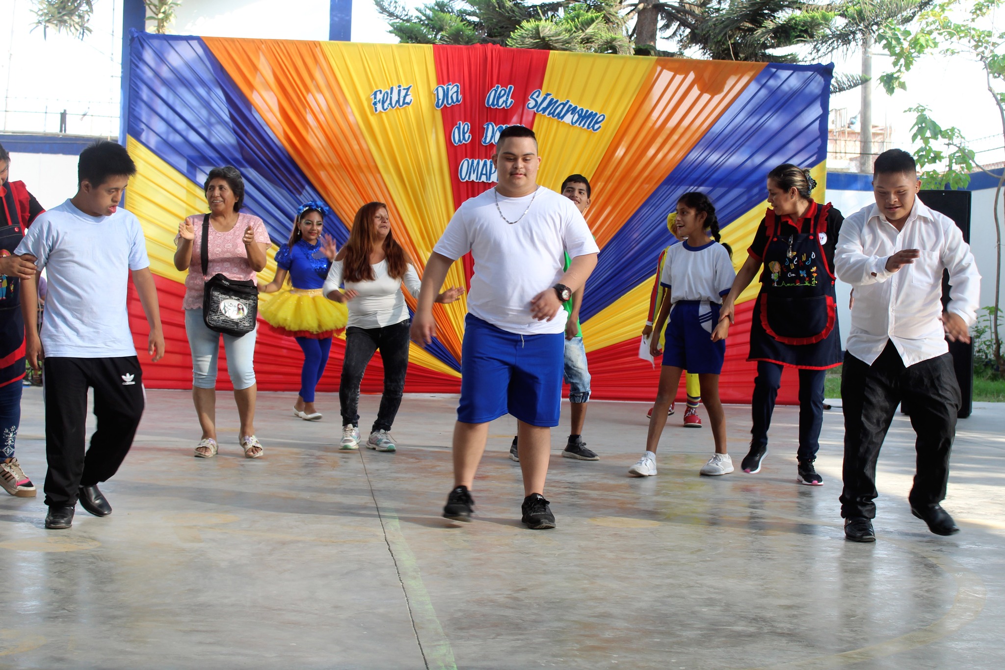 Niños y adolescentes de colegio especial Juan Ishizawa Ishizawa fueron agasajados en su día