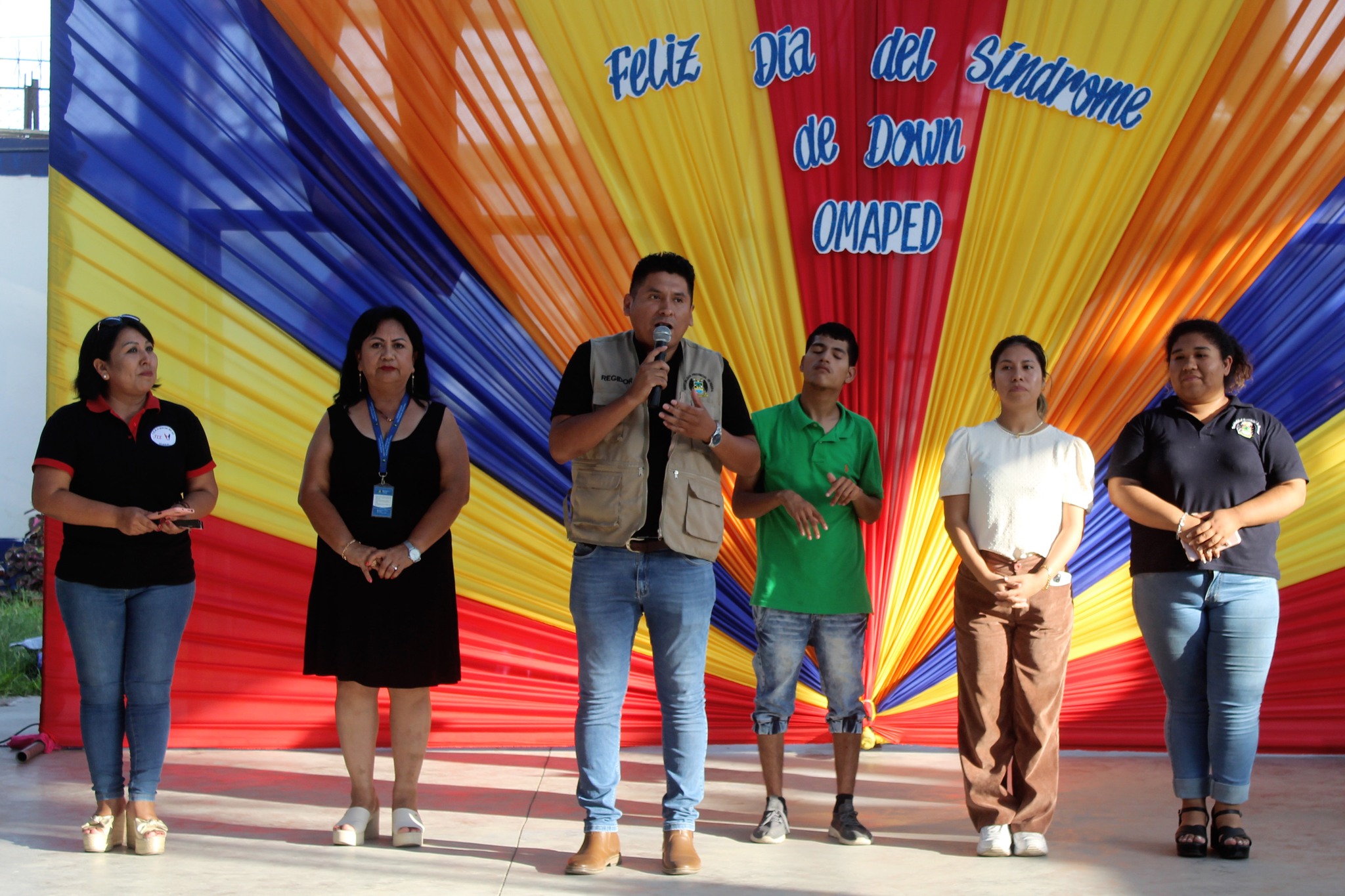 Niños y adolescentes de colegio especial Juan Ishizawa Ishizawa fueron agasajados en su día