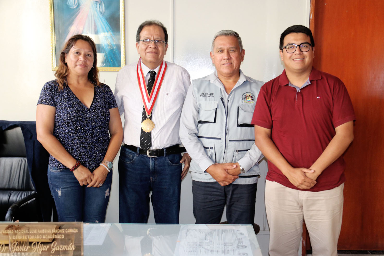 Alcalde de Huaral se reúne con vicerrector de la UNJFSC para próximos convenios de academia preuniversitaria y servicio de buses