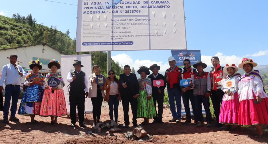 El alcalde provincial de Mariscal Nieto, John Larry Coayla encabezó la ceremonia de colocación de la primera piedra del inicio de proyectos de “Construcción del sistema de tratamiento de agua potable”, en los distritos de Carumas y Cuchumbaya.