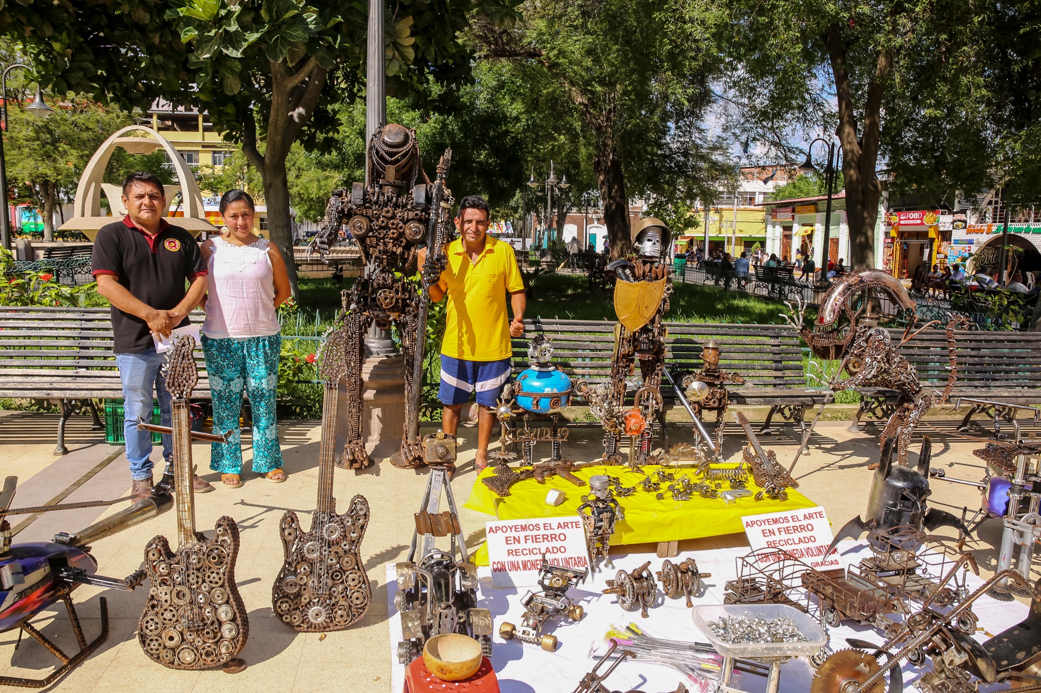 EL ARTISTA DEL FIERRO RECICLADO JUAN GIRÓN EXPONE PIEZAS EN SULLANA
