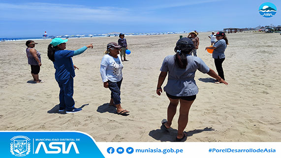 adultos mayores participaron de los talleres de psicomotricidad y baile en la playa