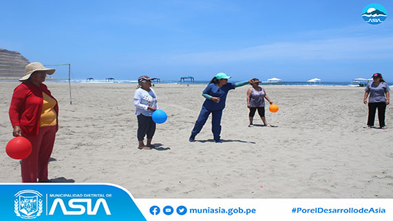 adultos mayores participaron de los talleres de psicomotricidad y baile en la playa
