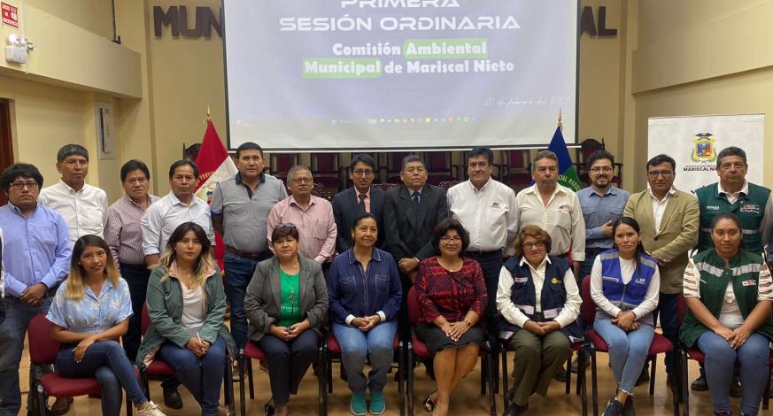 El alcalde provincial de Mariscal Nieto, John Larry Coayla, durante la primera sesión ordinaria de la Comisión Ambiental Municipal (CAM 2023), fue el cierre del botadero municipal, que se encuentra en la zona alta de la quebrada del Cementerio.