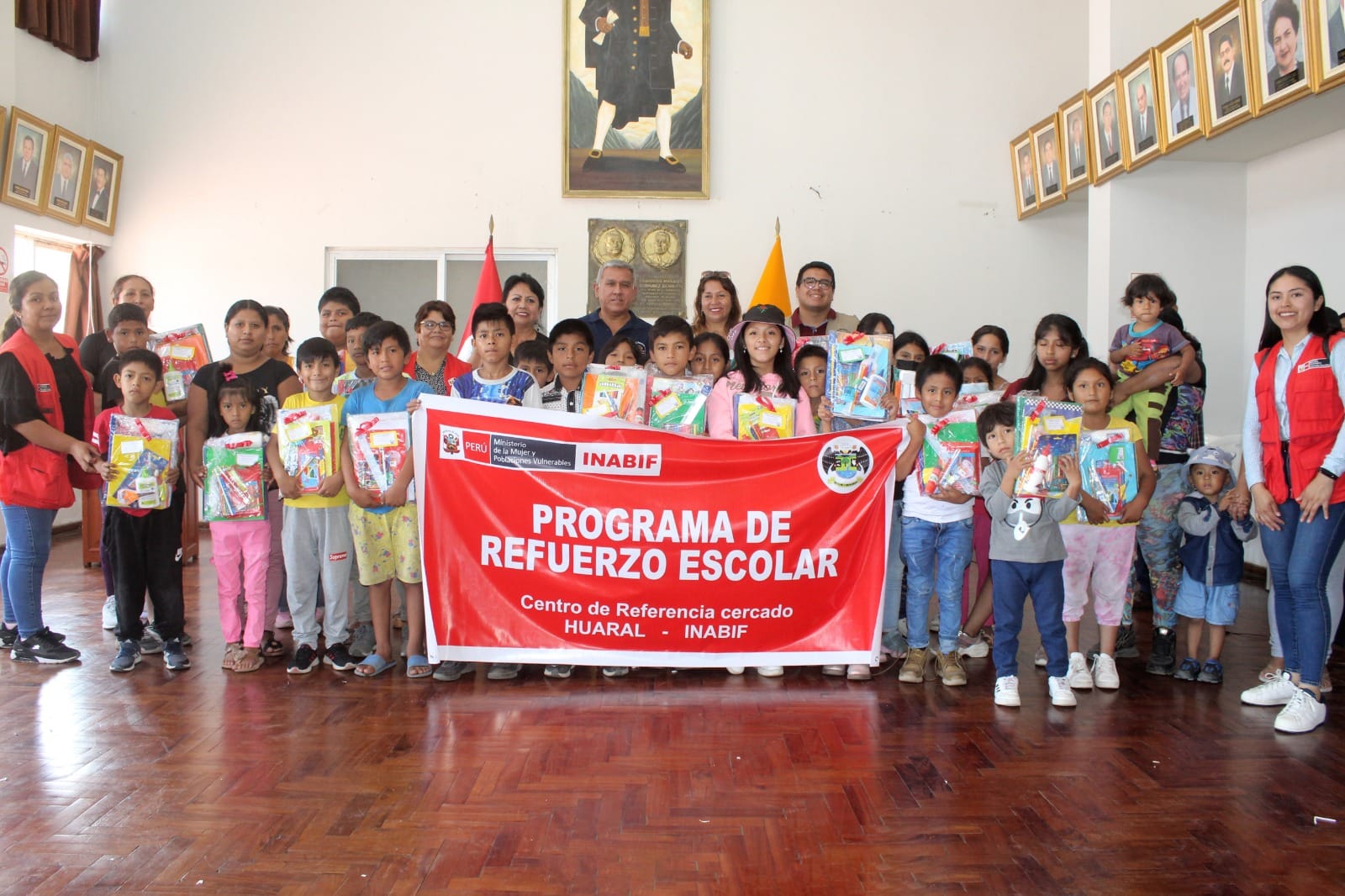 Alcalde y regidores recibieron a niños del programa de “Reforzamiento Escolar”