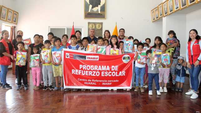 Alcalde y regidores recibieron a niños del programa de “Reforzamiento Escolar”