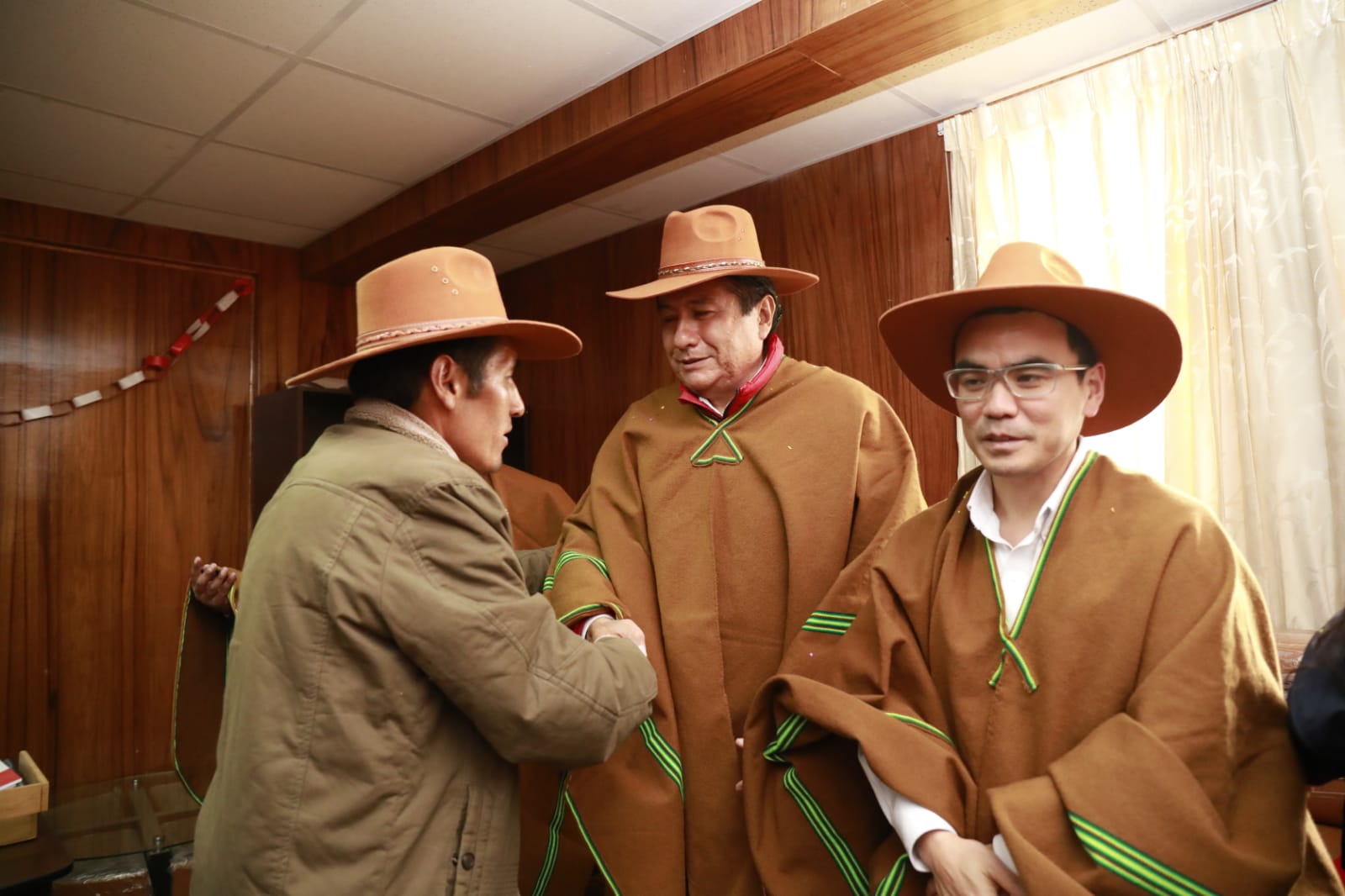 Ministro Yáñez sostuvo reunión de trabajo con alcaldes de la cuenca del río Coata