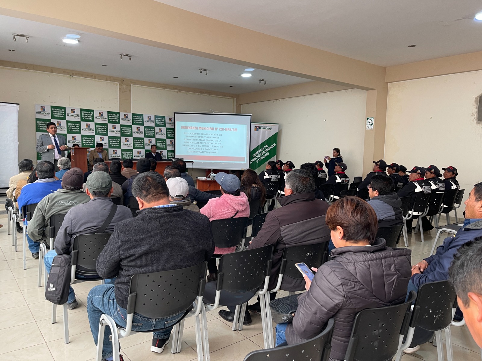 Ante las quejas de los padres de familia por el incumplimiento de los medios pasajes a escolares, la Gerencia de Tránsito y Transportes de la Municipalidad de Huancayo
