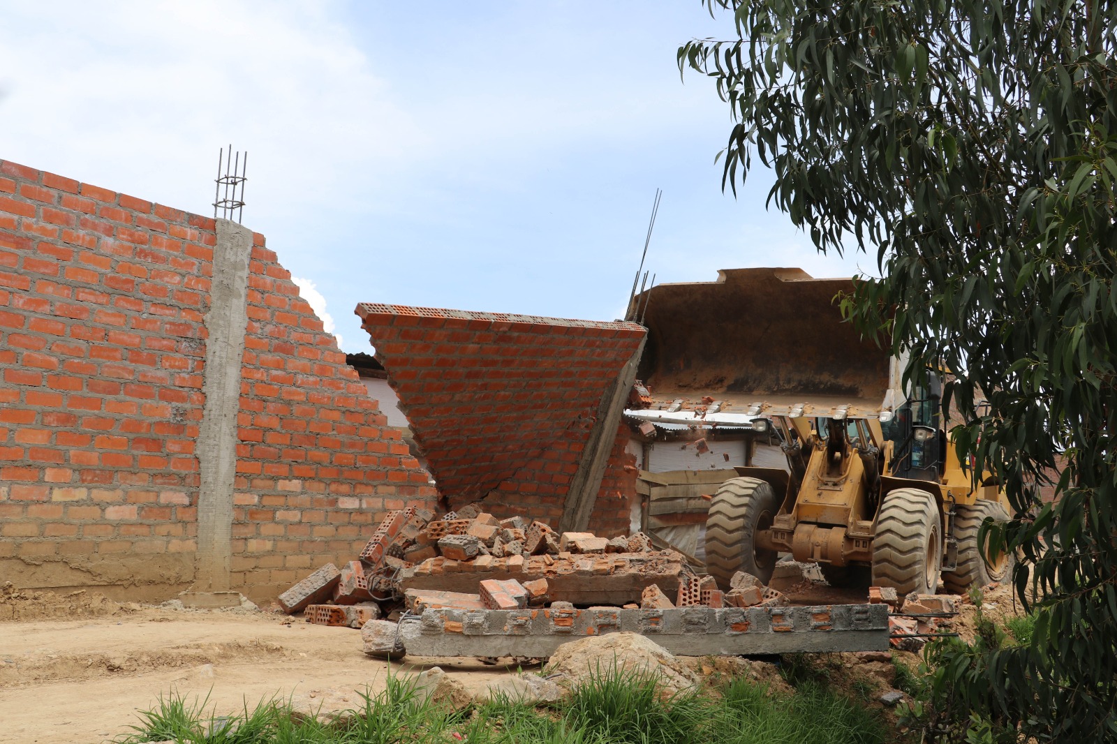 La Gerencia de Desarrollo Urbano de la Municipalidad de Huancayo realizó la demolición de dos predios
