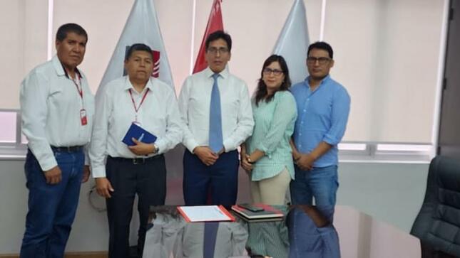 El alcalde provincial de Mariscal Nieto, John Larry Coayla, junto al gerente municipal, Carlos Ponce Zambrano, participó el viernes último en reuniones de trabajo en Lima con representantes de diferentes instituciones.