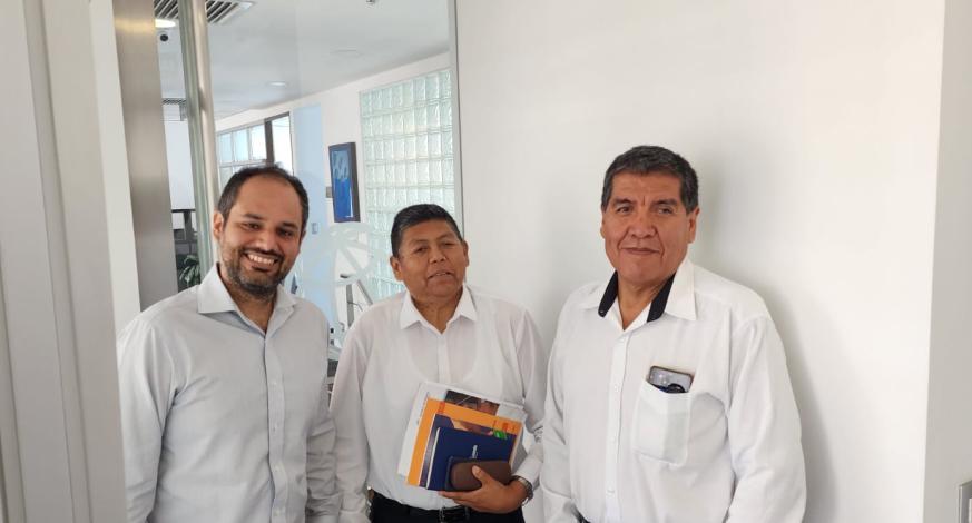 El alcalde provincial de Mariscal Nieto, John Larry Coayla, junto al gerente municipal, Carlos Ponce Zambrano, participó el viernes último en reuniones de trabajo en Lima con representantes de diferentes instituciones.