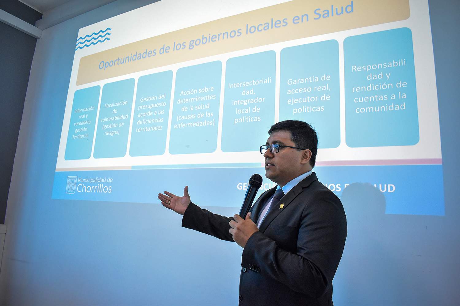El expositor fue el gerente de Servicios de Salud; doctor Edgard Arias