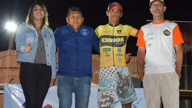 Alcalde de la Municipalidad Provincial de Mariscal Nieto, apoya al Campeón Moqueguano del DESERT CUP MTC RACE, Rafael Delgado Castro