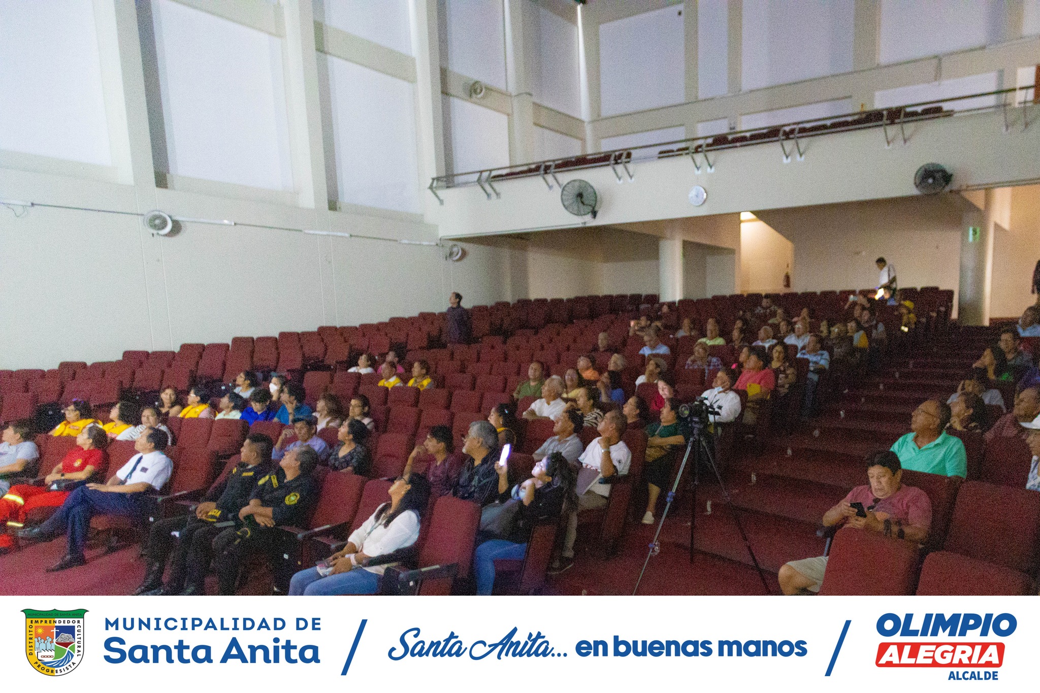 Nuestro alcalde Olimpio Alegría, encabezó la primera audiencia pública con representantes zonales del distrito, en la que se presentó un informe sobre los trabajos realizados en temas de seguridad ciudadana.