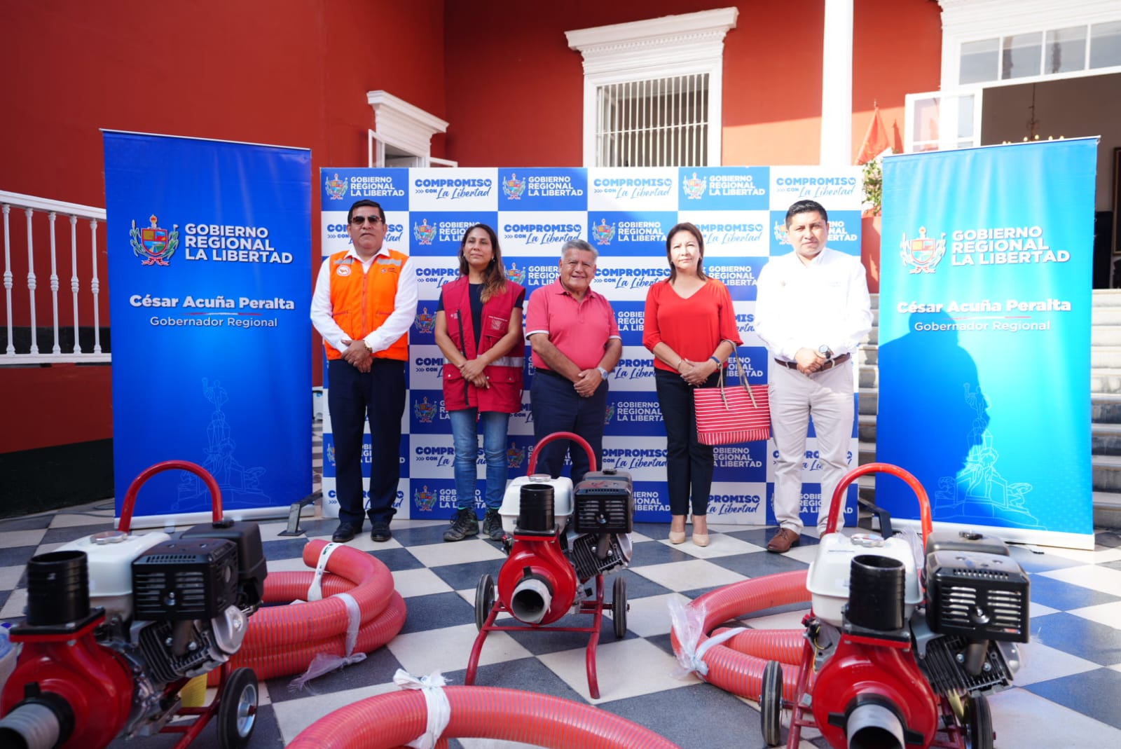 GORE La Libertad recibe donación de motobombas para continuar atendiendo puntos críticos
