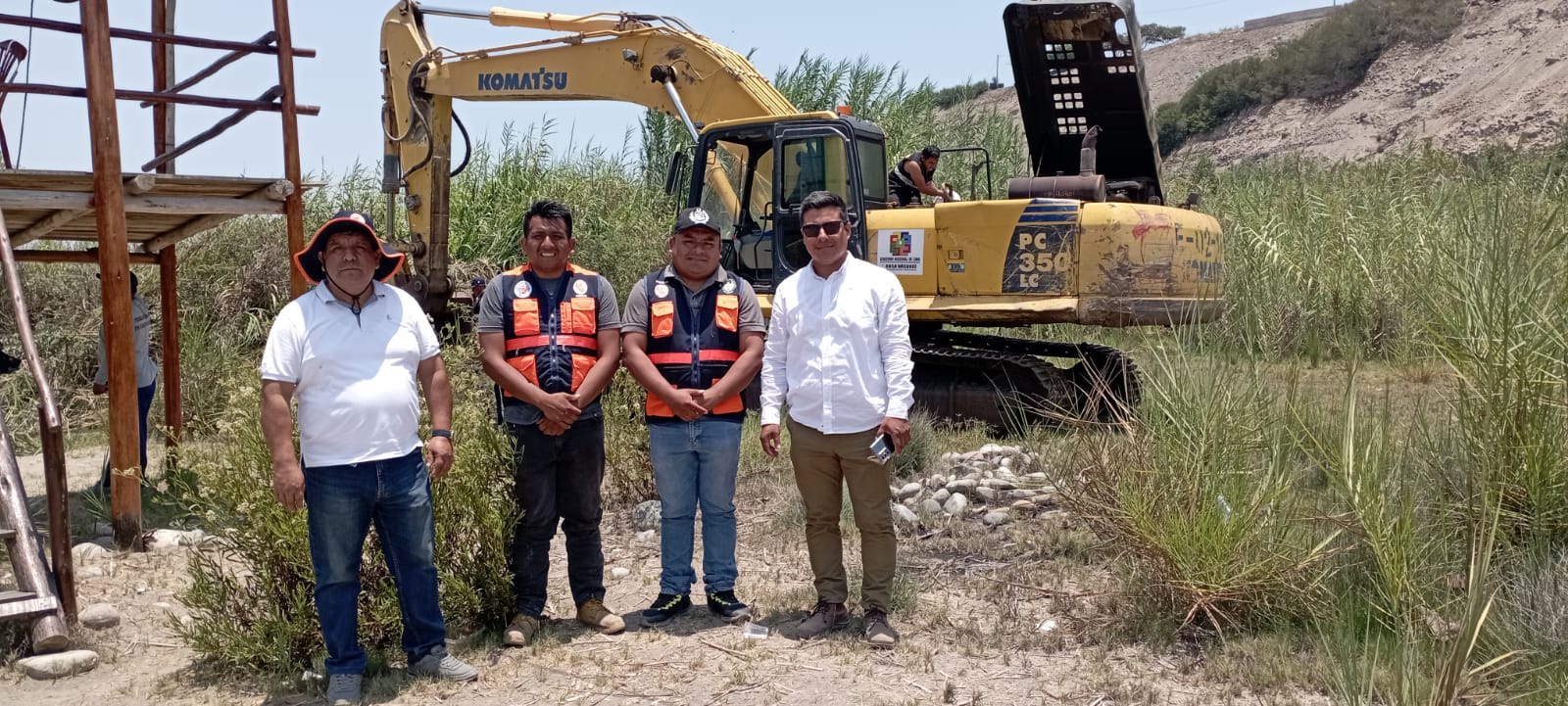 Gobierno Regional de Lima continua con los trabajos de descolmatación con maquinaria pesada para atender trabajos de emergencia en el distrito de Santa Cruz De Flores.