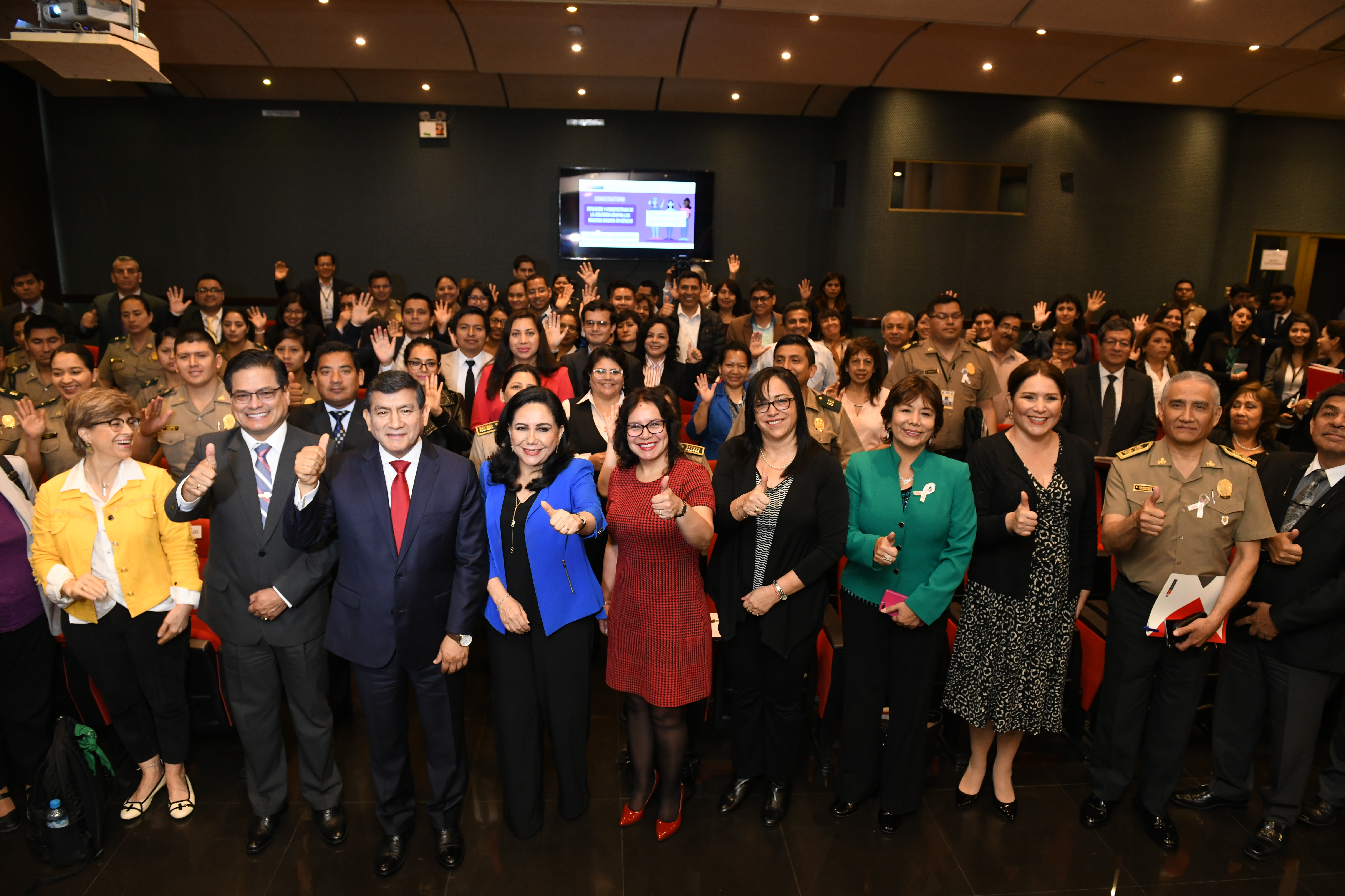 El ministro del Interior, Carlos Morán, y la titular de la Mujer y Poblaciones Vulnerables, Gloria Montenegro, participaron del conversatorio “Situación y Perspectivas de la Violencia contra las Mujeres basada en género”, organizado por la Dirección General de Seguridad Democrática del Viceministerio de Seguridad Pública del Mininter.