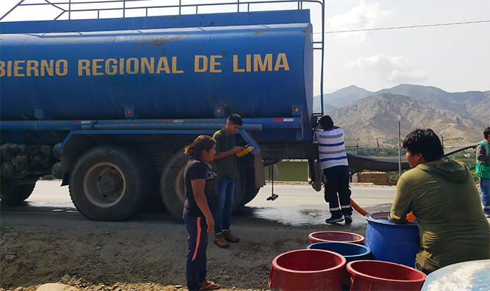 Familias de Huaral acceden a agua potable segura distribuidas por camiones cisternas del Gore Lima