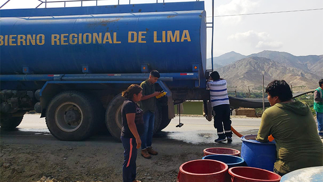 Familias de Huaral acceden a agua potable segura distribuidas por camiones cisternas del Gore Lima