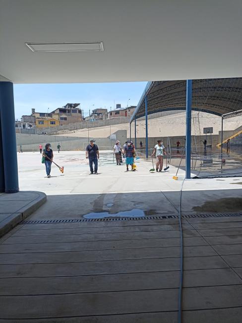 Faena de limpieza realizaron padres de familia en ie santa maría de los andes de vmt