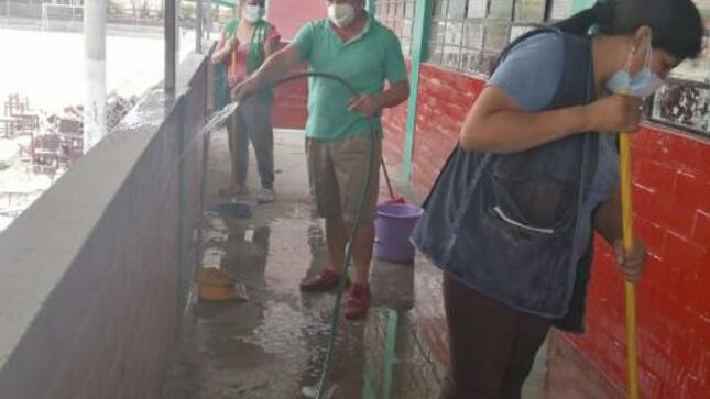 Padres de familia realizan limpieza comunal en ie peruano japones de ves
