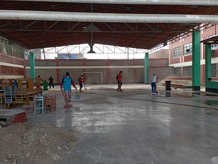 Faena de limpieza realizaron padres de familia en ie 6154 marko jara schenone de lurin
