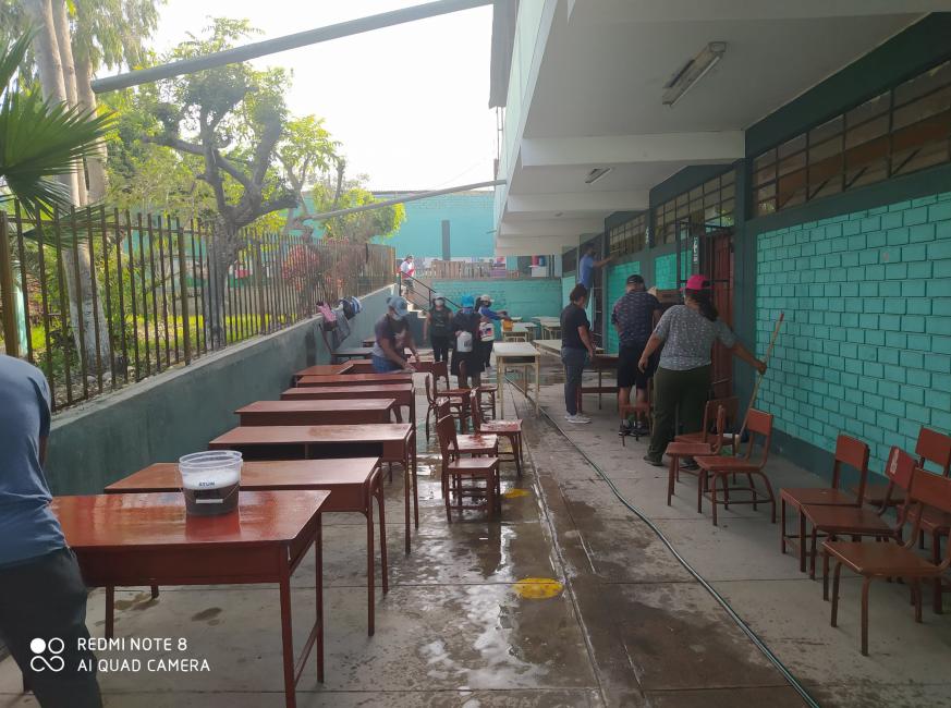 Padres de familia realizan faena de limpieza en ie 6038 ollantay de sjm
