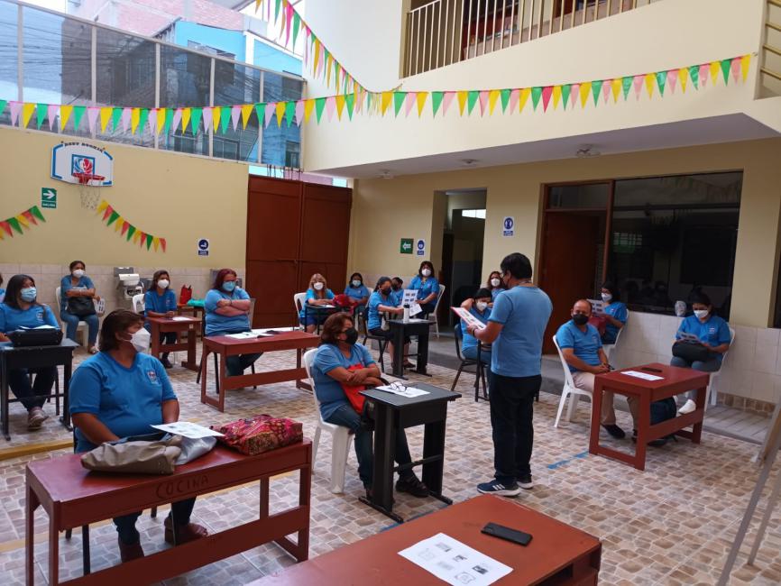 Docentes del cebe lurin socializan acciones para recibir estudiantes 2022
