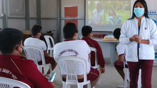 Charla sobre derechos de la salud sexual reproductiva recibieron estudiantes del colegio manuel calvo y pérez de pucusana