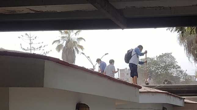 Padres de familia realizaron limpieza de aulas en iei 514 el carmen de sjm