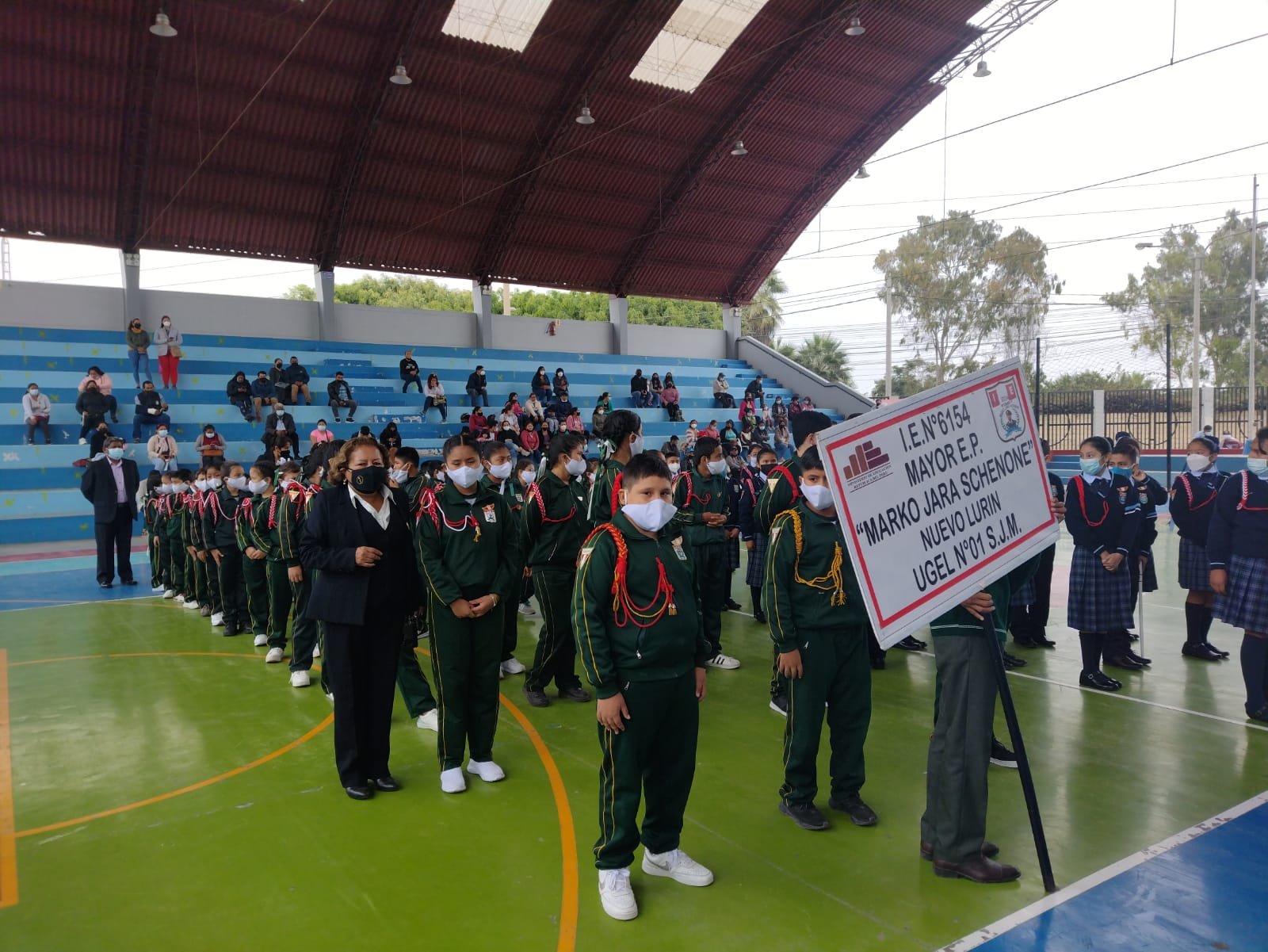 Juramentación de brigadieres y policia escolar en ie 6154 marko jara de lurin