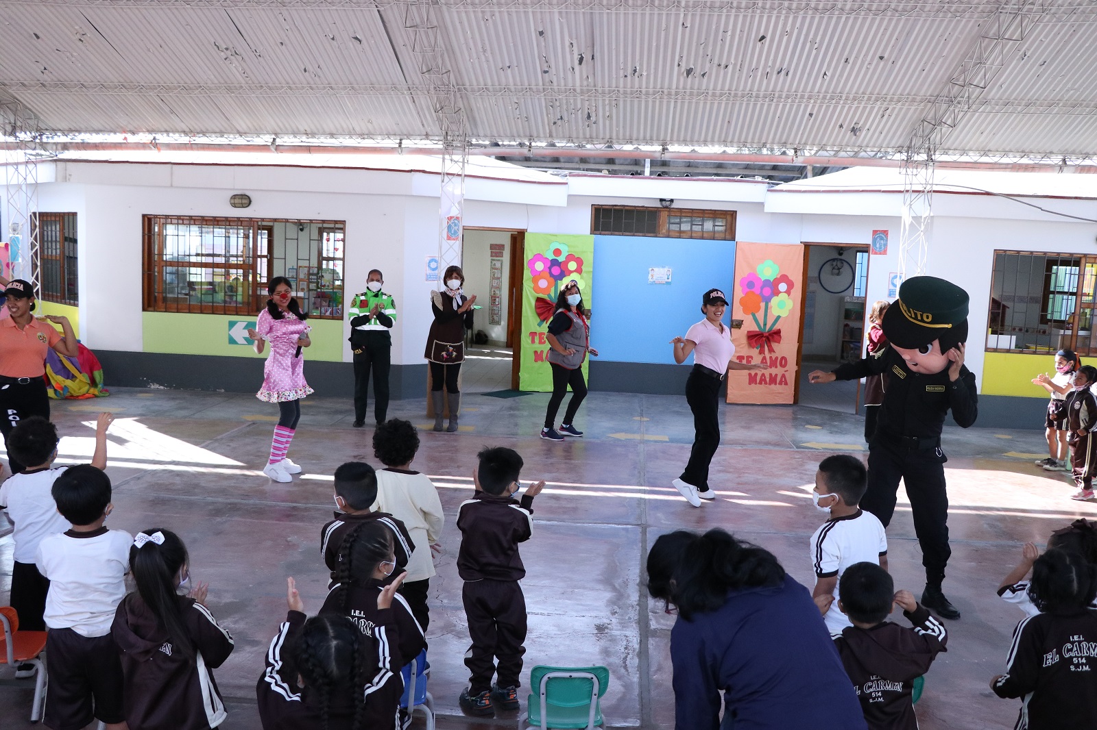 Policía nacional brinda mensajes contra el bullyng de manera lúdica a escolares de iei 514 de sjm