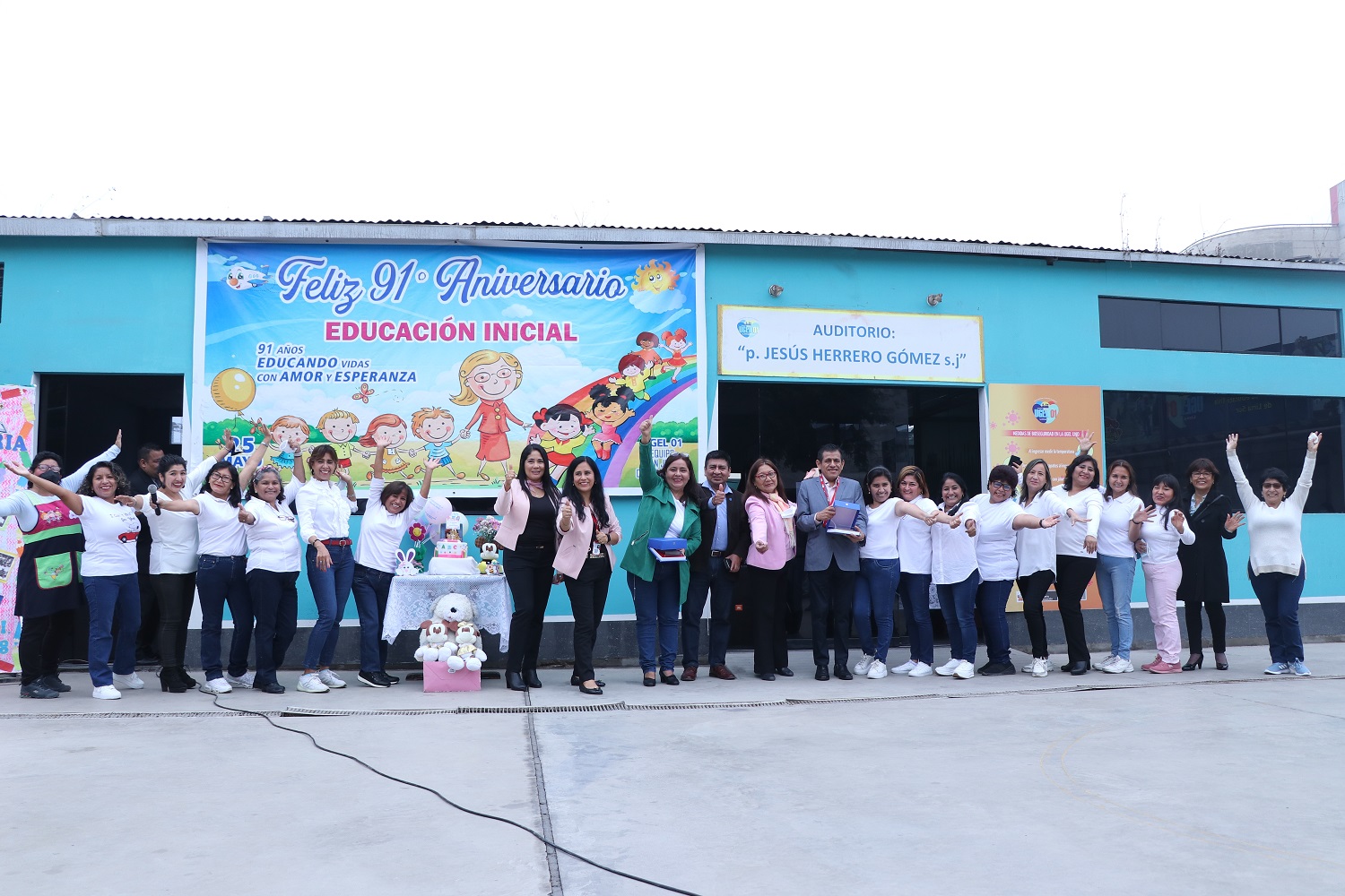 Directoras de educación inicial ugel uno participaron de izamiento del pabellón nacional