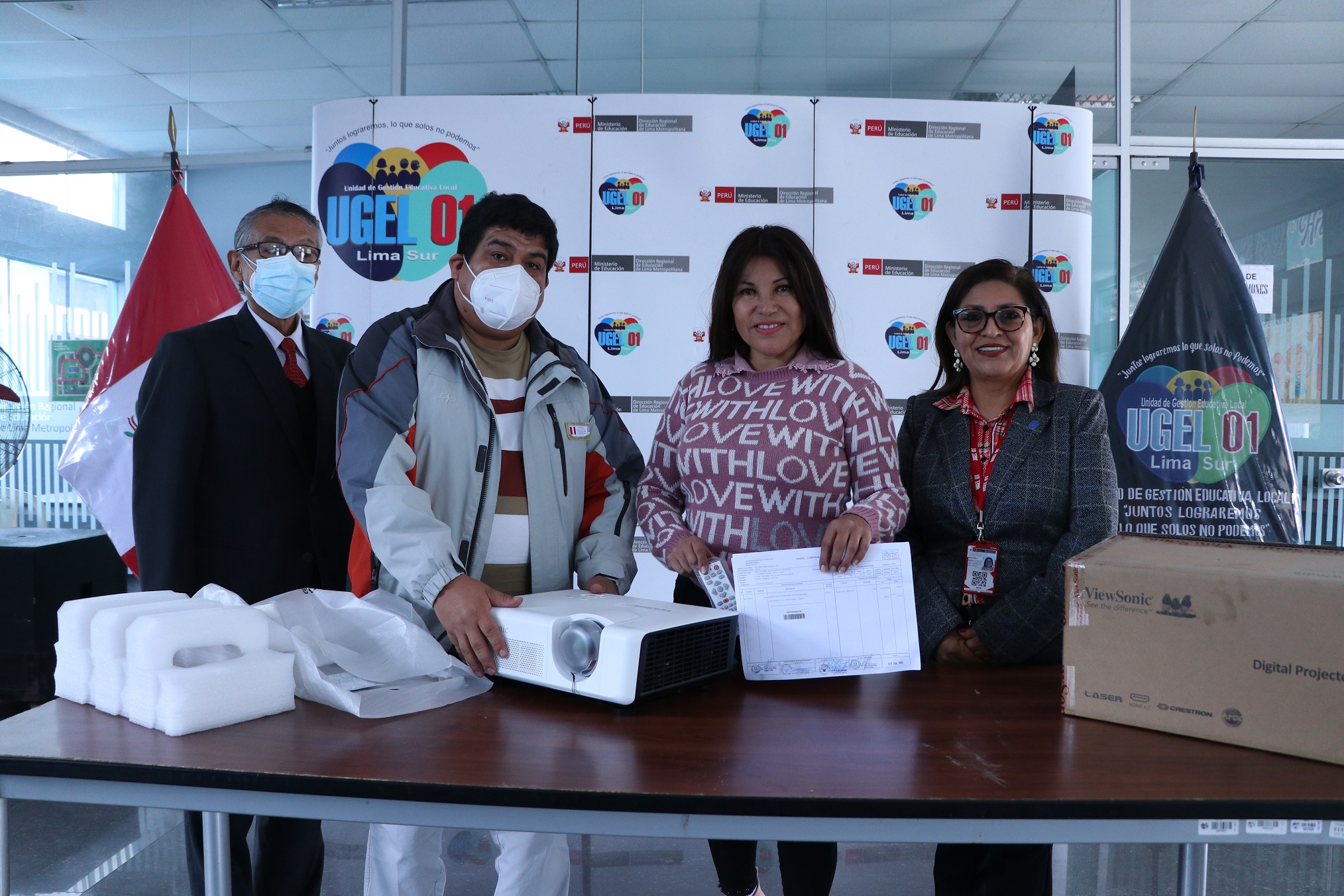 Ceba y cetpros recibieron proyectores multimedia