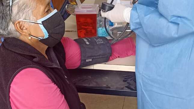 Exámenes de diabetes y presión arterial para docentes y trabajadores de la ie 7062 sjm