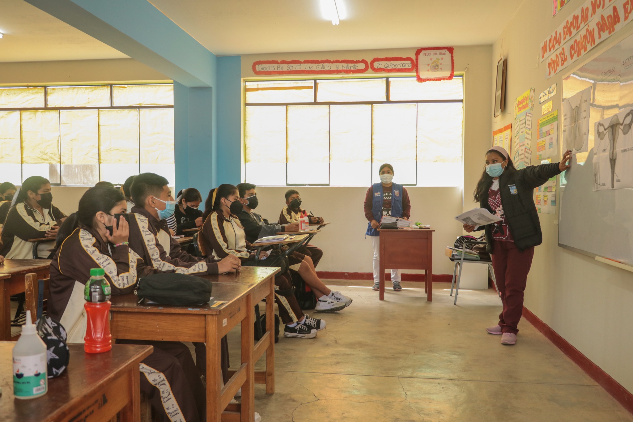 Escolares de ie manuel scorza de pucusana reciben charlas sobre cambios fisiológicos y hormonales
