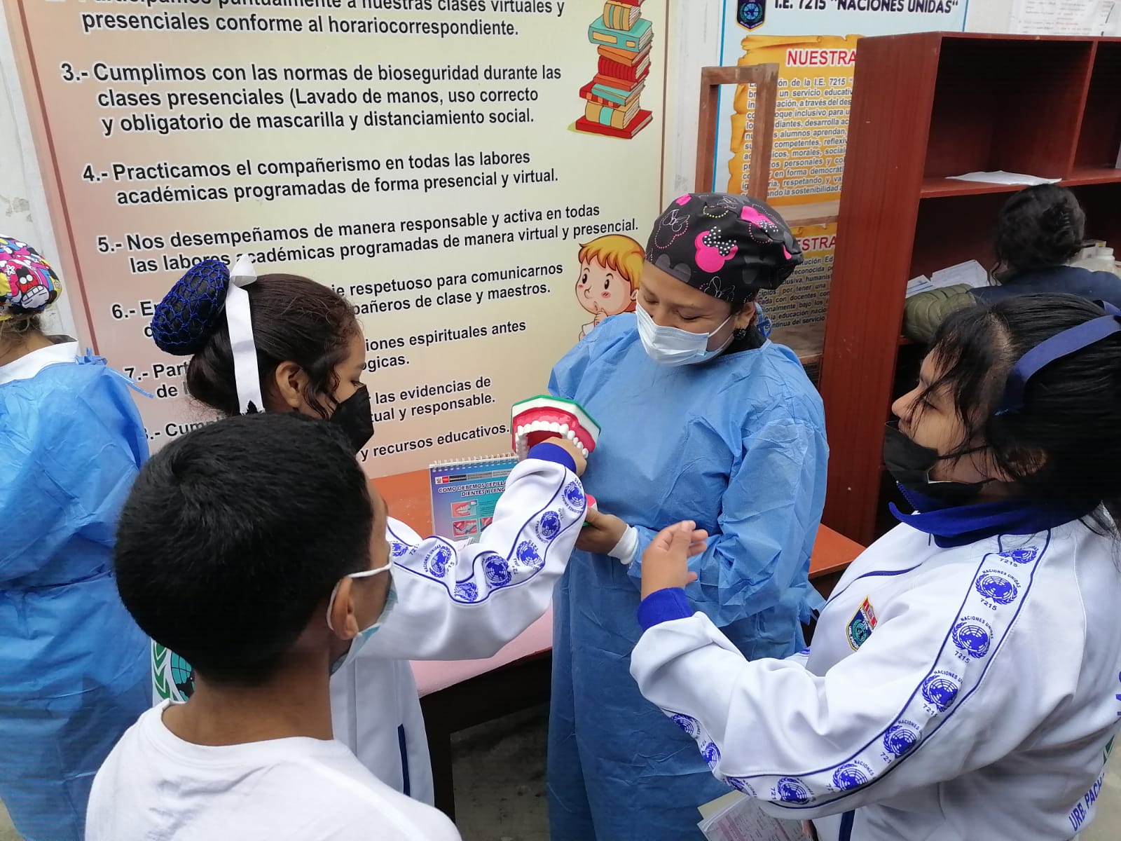 Escolares de ie 7215 de ves recibieron atención integral por personal de salud de diris lima sur