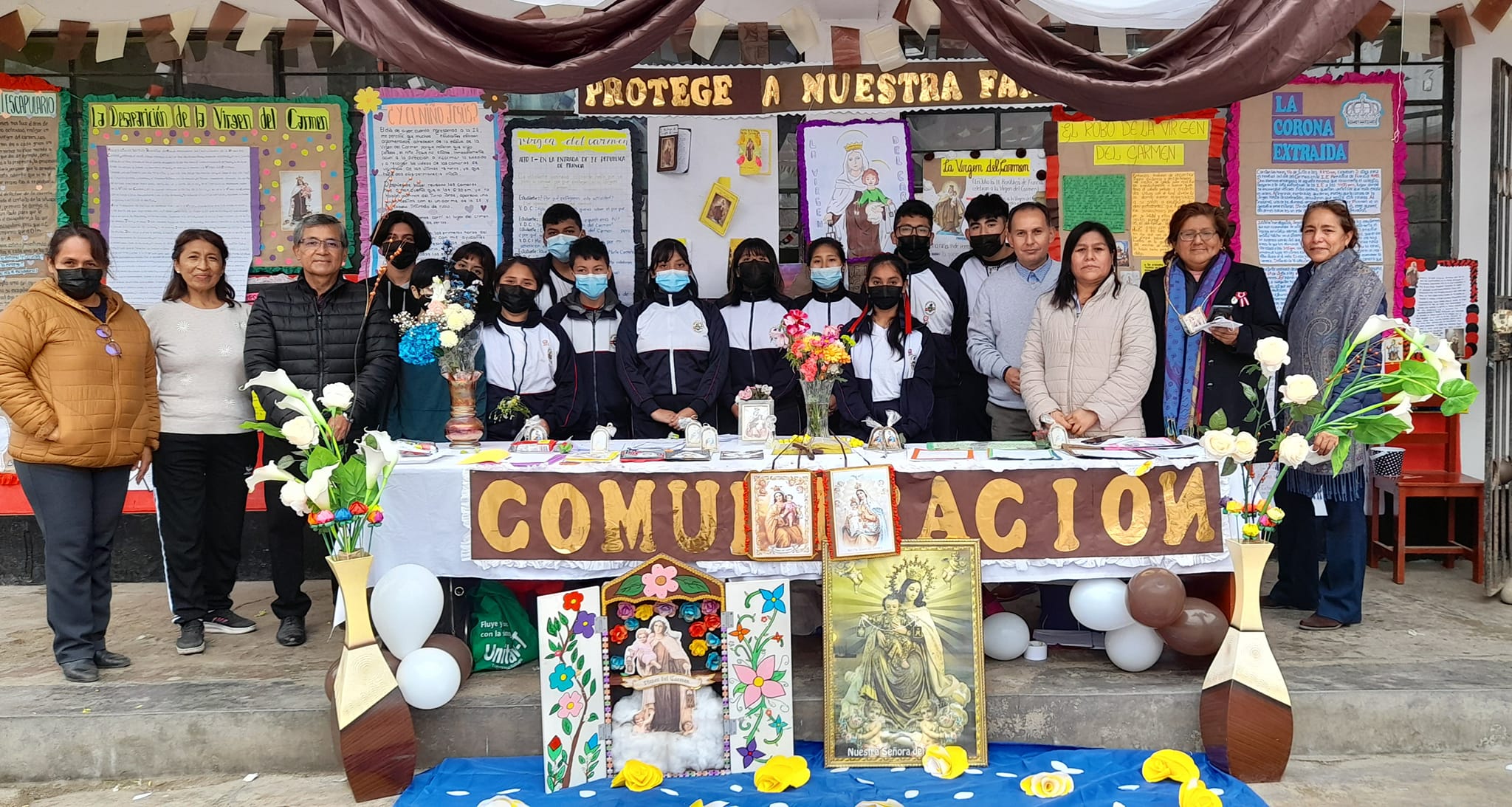 Estudiantes de secundaria de la ie 7093 república de francia de ves exponen sus proyectos educativos