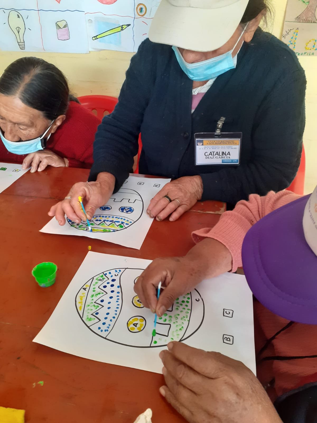 Adultos mayores de los martincitos aprenden sus primeras letras con docentes del ceba pachacutec