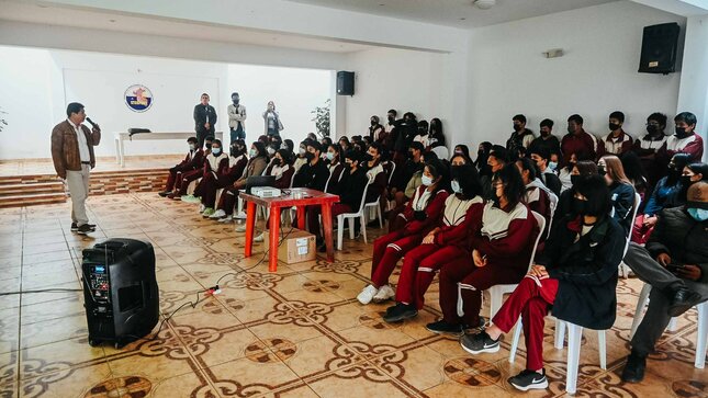 Charla vocacional promoviendo jóvenes más empoderados reciben estudiantes de secundaria de la ie 6030 de punta hermosa