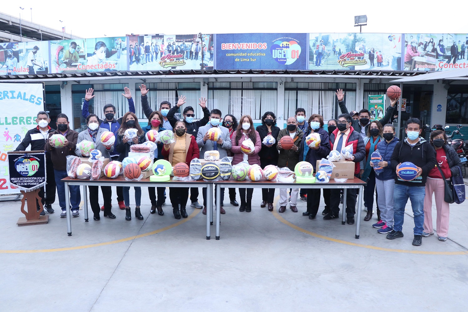 Ie reciben kit de materiales educativos para talleres deportivos recreativos wiñaq 2022