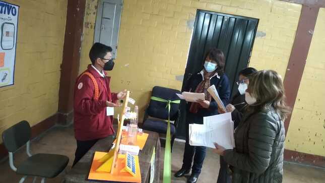 Estudiantes de ie peruano japones de ves exponen en feria de ciencias y tecnología eureka 2022