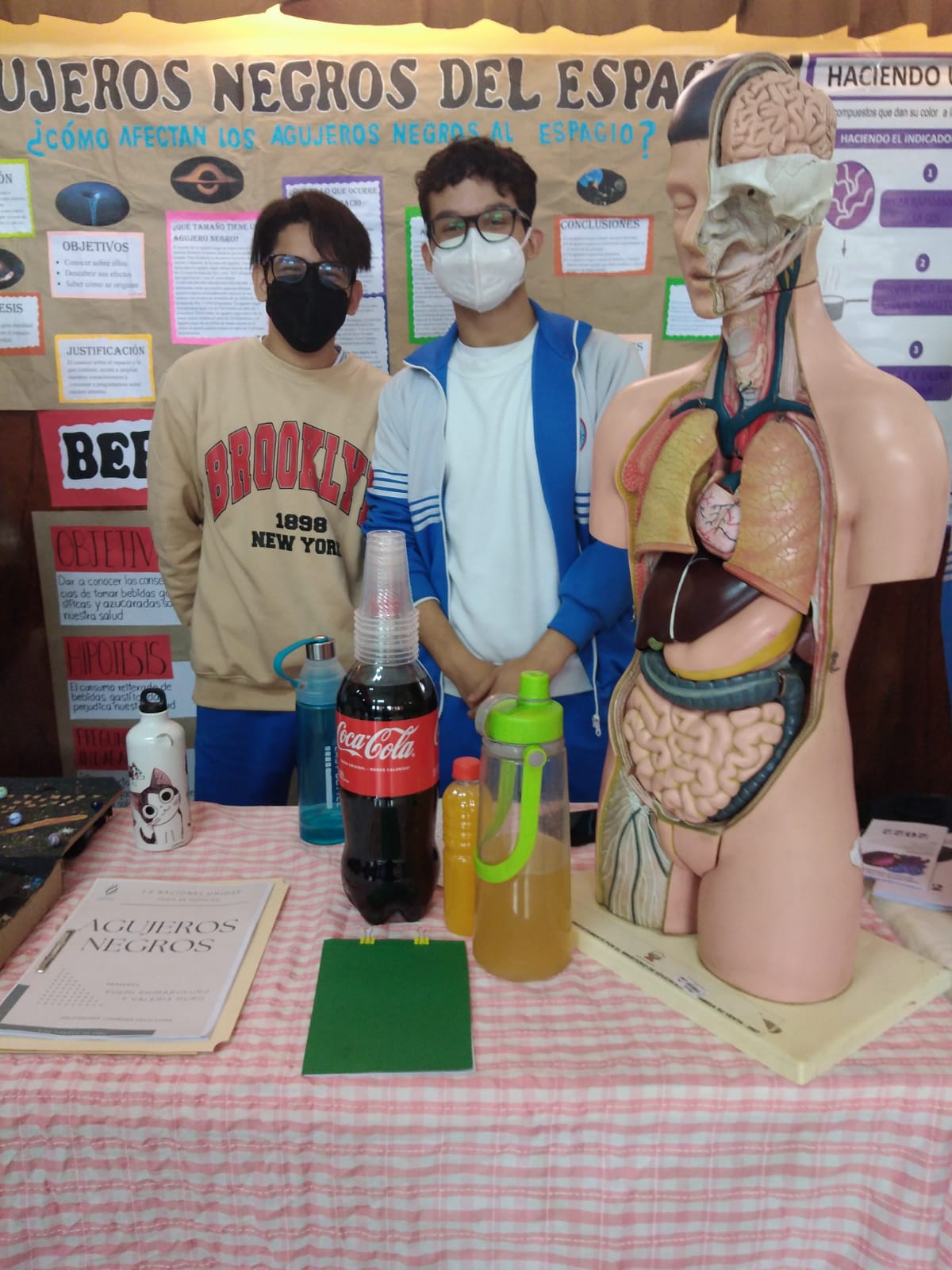 Estudiantes de ie 7062 naciones unidas de sjm exponen en feria de ciencias y tecnología eureka 2022