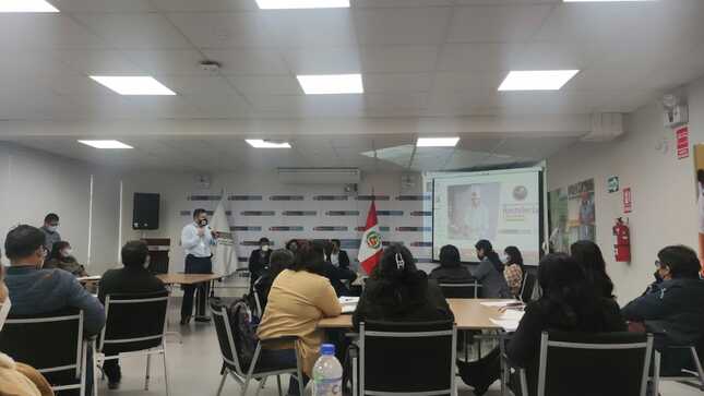 Docentes de cetpro participan de mesa técnica sobre modelo de certificación múltiple