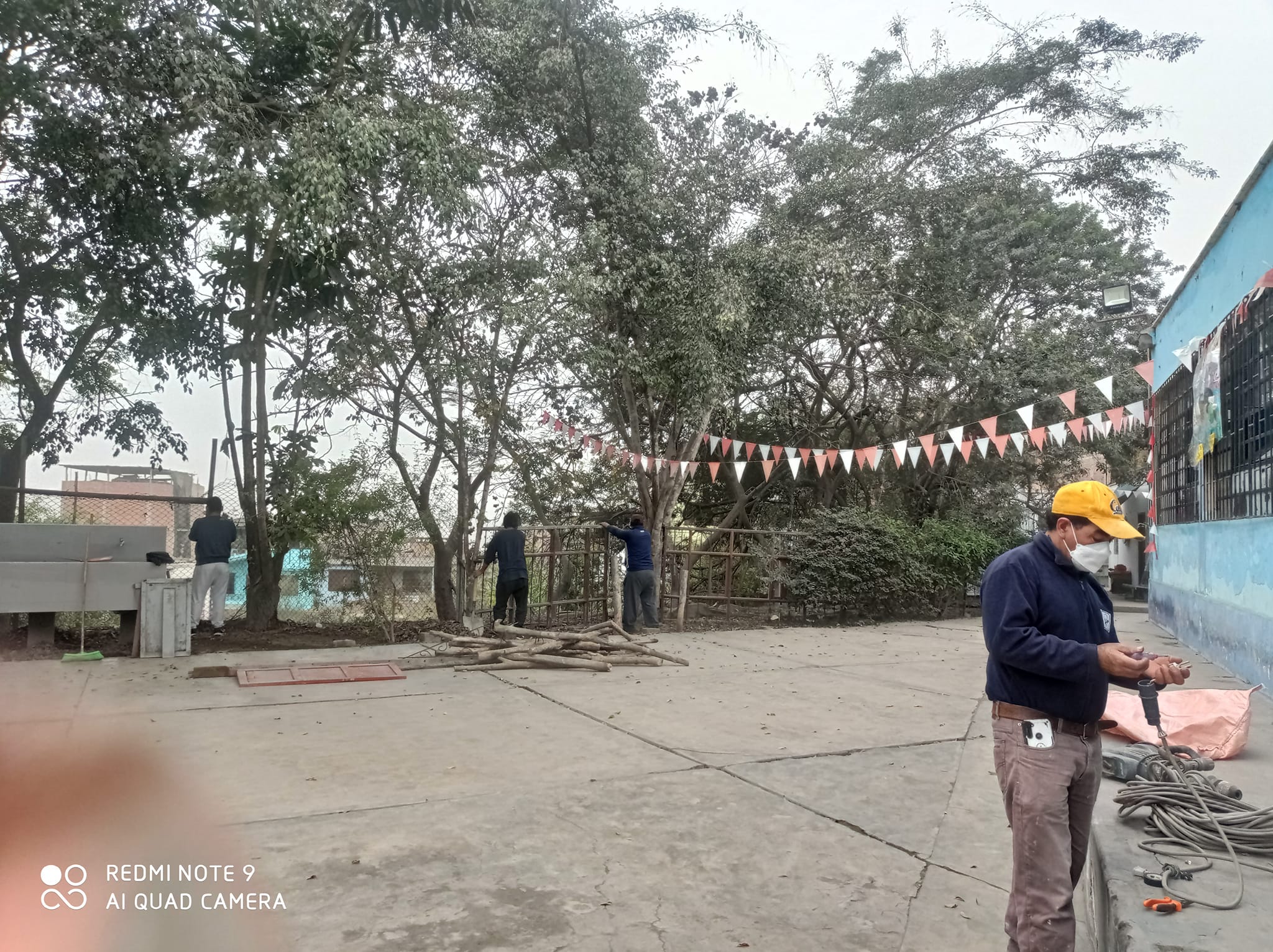 Jornada de trabajo de limpieza y acondicionamiento de espacios saludables en la ie 6151 san luis gonzaga de sjm