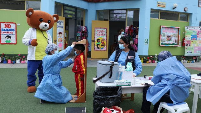 Campaña de salud escolar en iei 655 de lurin con diris lima sur