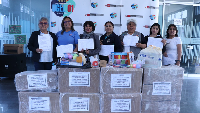 Entrega de material educativo a 7 centros de educación básica especial