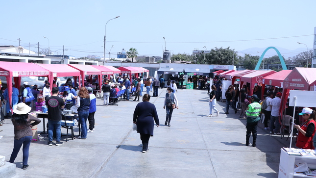 Escolares participan de campaña de salud integral multisectorial en sjm
