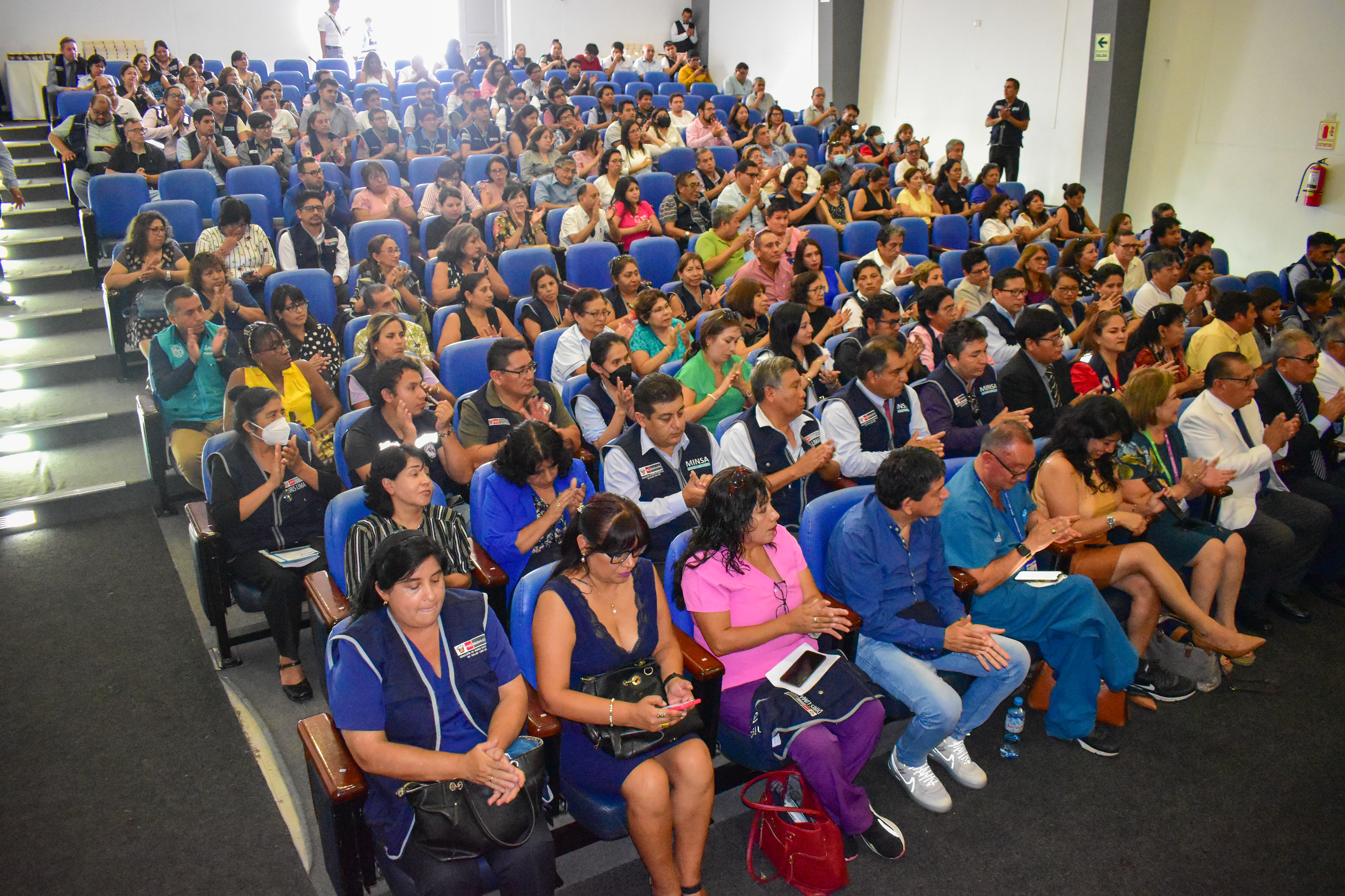 Auditorio de la Casa de la Juventud lució abarrotado
